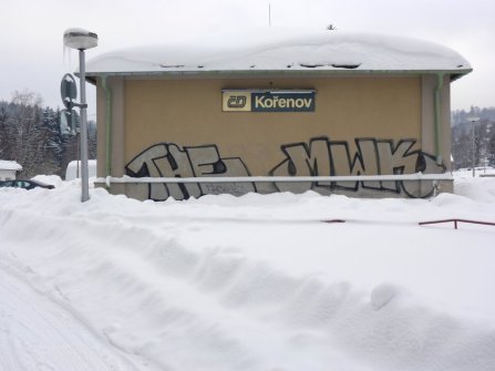 Viel Schnee im Bahnhof Kořenov.