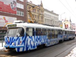 Die Stadtline der Straßenbahn fährt mit Normalspurwagen.